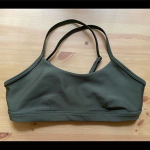 ALO yoga Airlift Intrigue bra size medium, dark olive green